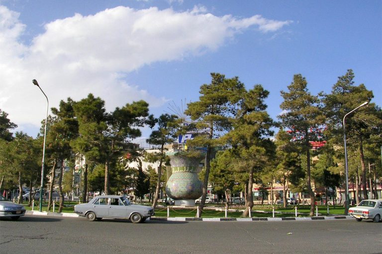 عکس میدان کاج سعادت آباد بهعنوان تصویر صفحه قالیشویی در سعادت آباد حریر تهران